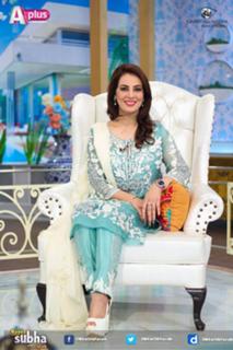 Farah Hussain feet photo 14