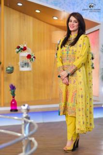 Farah Hussain feet photo 9