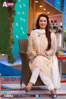 Farah Hussain feet photo 10
