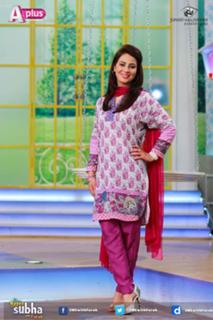 Farah Hussain feet photo 2