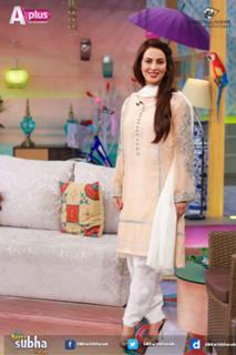 Farah Hussain feet photo 10