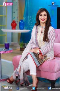 Farah Hussain feet photo 2