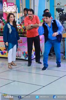Farah Hussain feet photo 12