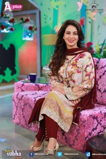 Farah Hussain feet photo 2