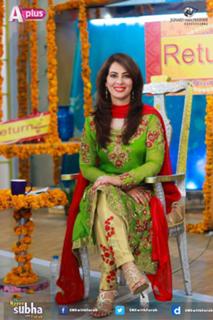Farah Hussain feet photo 20