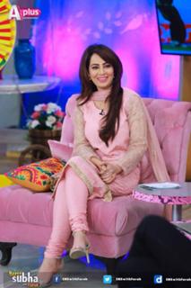 Farah Hussain feet photo 4