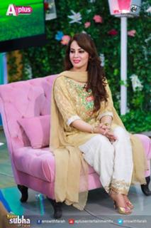 Farah Hussain feet photo 17