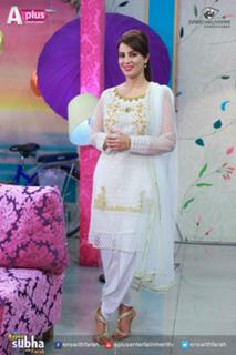 Farah Hussain feet photo 2