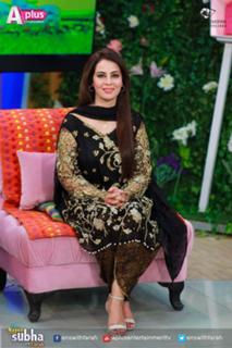 Farah Hussain feet photo 14