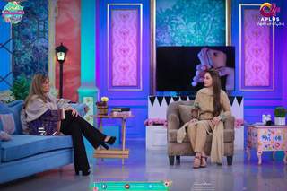Farah Hussain feet photo 5