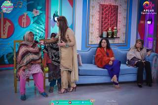 Farah Hussain feet photo 4