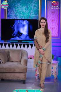 Farah Hussain feet photo 2
