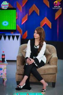 Farah Hussain feet photo 17