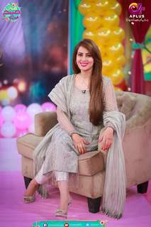 Farah Hussain feet photo 5