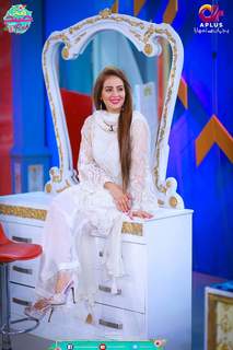 Farah Hussain feet photo 7