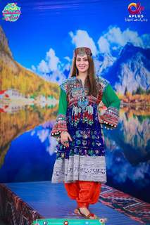 Farah Hussain feet photo 5