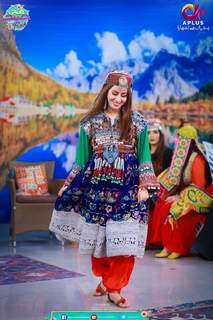 Farah Hussain feet photo 4