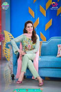 Farah Hussain feet photo 1