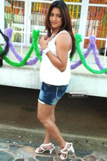 Farah Khan feet photo 17