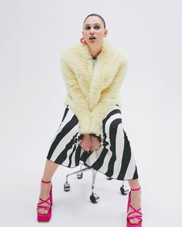 Farah Zeynep Abdullah feet photo 6