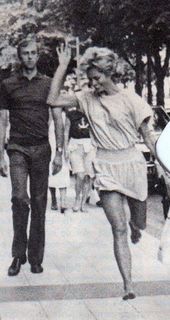 Farrah Fawcett feet photo thumbnail