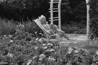 Farrah Fawcett feet photo thumbnail