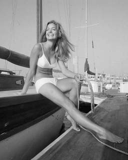 Farrah Fawcett feet photo thumbnail