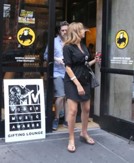 Farrah Laurel Abraham feet photo thumbnail