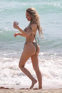 Farrah Laurel Abraham feet photo thumbnail