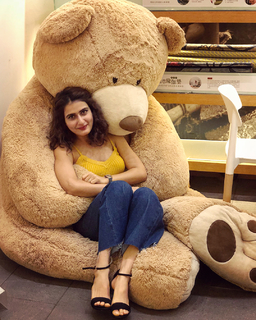 Fatima Sana Shaikh feet photo thumbnail