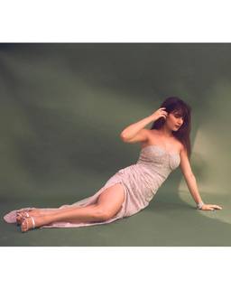 Fatima Sana Shaikh feet photo thumbnail