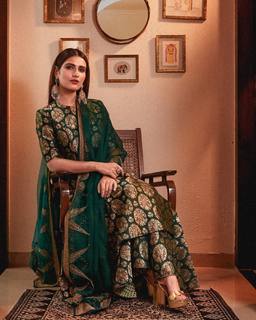 Fatima Sana Shaikh feet photo thumbnail