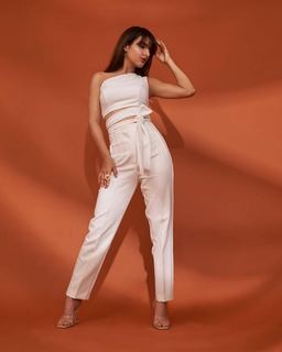 Fatima Sana Shaikh feet photo thumbnail