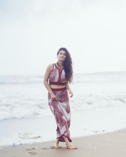 Fatima Sana Shaikh feet photo thumbnail