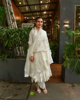 Fatima Sana Shaikh feet photo thumbnail