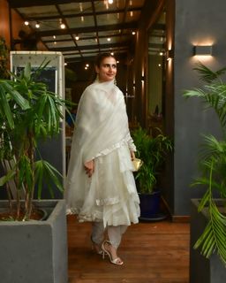 Fatima Sana Shaikh feet photo thumbnail
