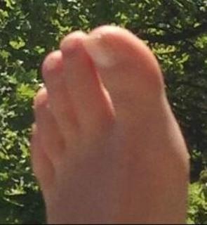 Faustine Bollaert feet photo thumbnail