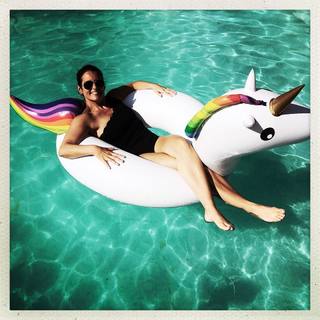 Faustine Bollaert feet photo thumbnail