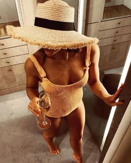 Faye Brookes feet photo 8