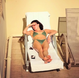 Faye Brookes feet photo 1