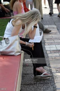 Faye Dunaway feet photo thumbnail