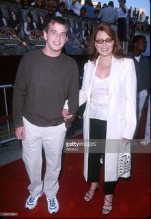 Faye Dunaway feet photo thumbnail