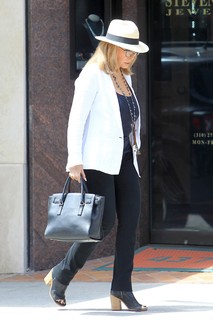 Faye Dunaway feet photo thumbnail