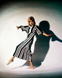 Faye Dunaway feet photo thumbnail