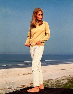 Faye Dunaway feet photo thumbnail