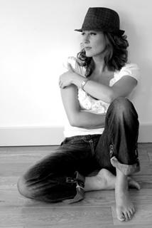 Faye Tozer feet photo 19