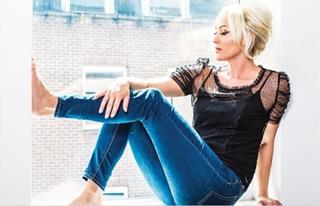 Faye Tozer feet photo 18