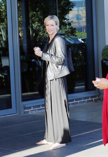 Faye Tozer feet photo 14