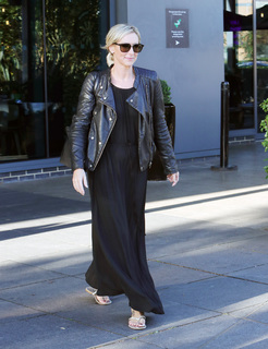 Faye Tozer feet photo 12