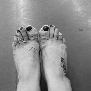 Faye Tozer feet photo 4